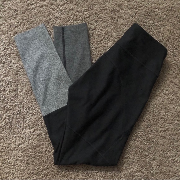 Outdoor Voices 3/4 dip warmup leggings - Picture 4 of 6